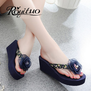 Jauns sieviešu čību modelis ar 3D elementu un 6,5 cm augstu platformu