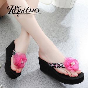 Jauns sieviešu čību modelis ar 3D elementu un 6,5 cm augstu platformu