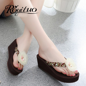 Jauns sieviešu čību modelis ar 3D elementu un 6,5 cm augstu platformu