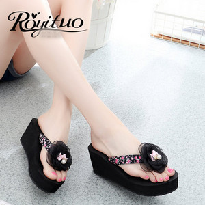 Jauns sieviešu čību modelis ar 3D elementu un 6,5 cm augstu platformu