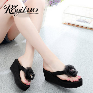 Jauns sieviešu čību modelis ar 3D elementu un 6,5 cm augstu platformu