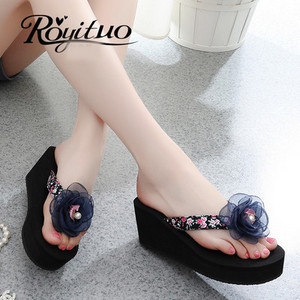 Jauns sieviešu čību modelis ar 3D elementu un 6,5 cm augstu platformu