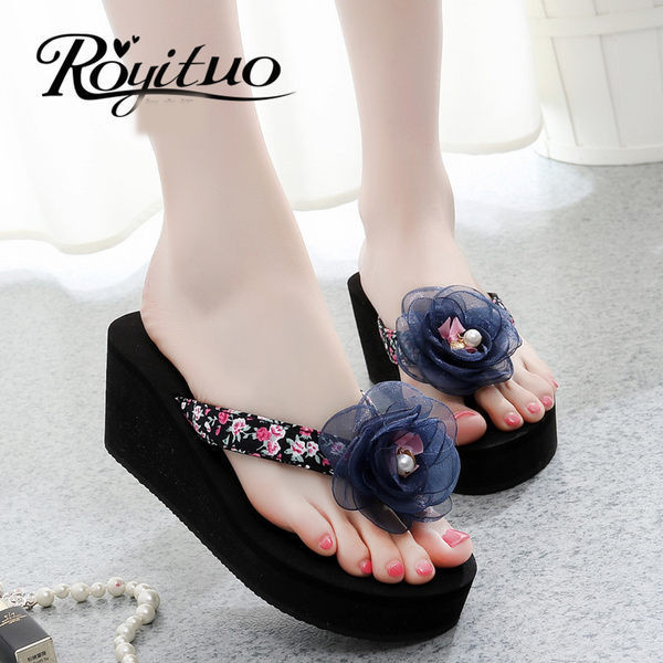 Jauns sieviešu čību modelis ar 3D elementu un 6,5 cm augstu platformu