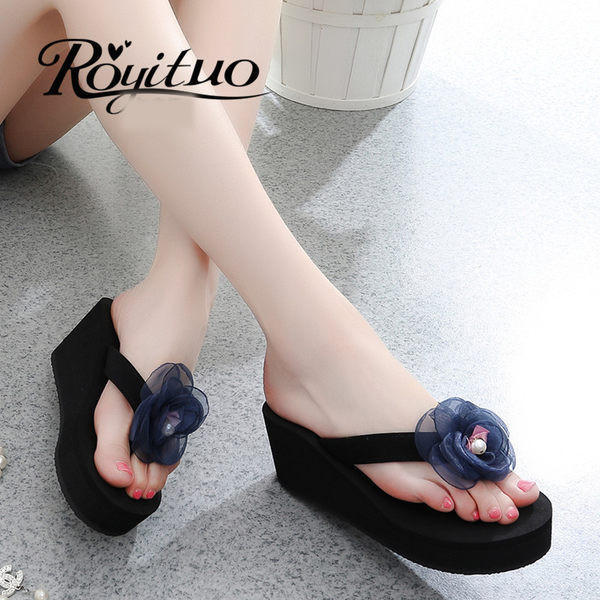 Jauns sieviešu čību modelis ar 3D elementu un 6,5 cm augstu platformu