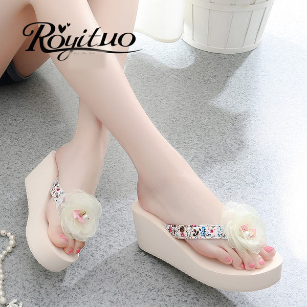 Jauns sieviešu čību modelis ar 3D elementu un 6,5 cm augstu platformu