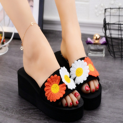 Modernas čības ar 3D ziediem un platformu 6,5 cm