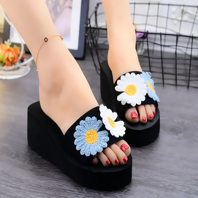 Modernas čības ar 3D ziediem un platformu 6,5 cm