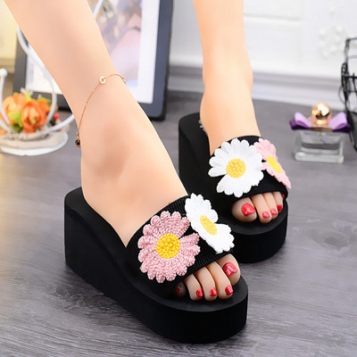 Modernas čības ar 3D ziediem un platformu 6,5 cm