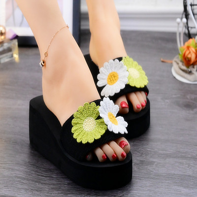 Modernas čības ar 3D ziediem un platformu 6,5 cm