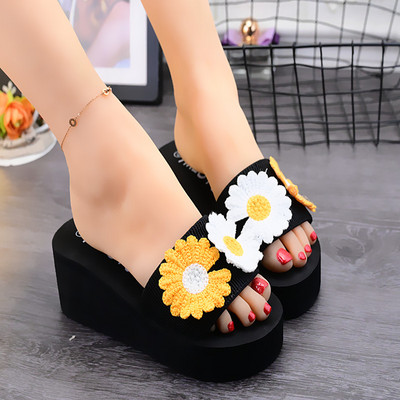 Modernas čības ar 3D ziediem un platformu 6,5 cm