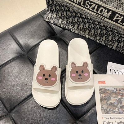 Γυναικείες λαστιχένιες παντόφλες με απλικέ αρκουδάκι