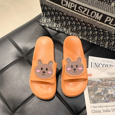 Γυναικείες λαστιχένιες παντόφλες με απλικέ αρκουδάκι