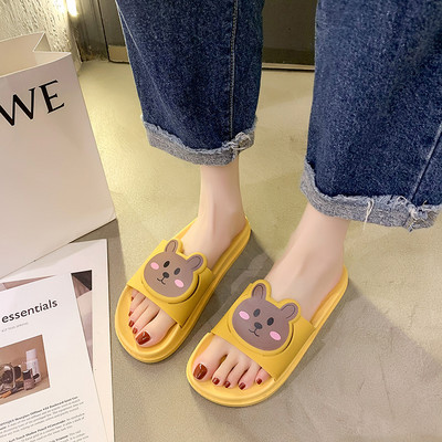 Γυναικείες λαστιχένιες παντόφλες με απλικέ αρκουδάκι