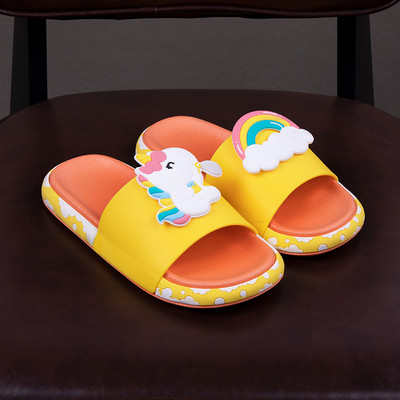 Gumijas čības ar krāsainiem aplikācijām