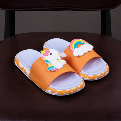 Gumijas čības ar krāsainiem aplikācijām