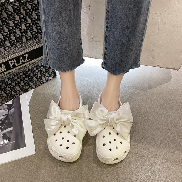 Γυναικείες κλειστές παντόφλες με κορδέλα