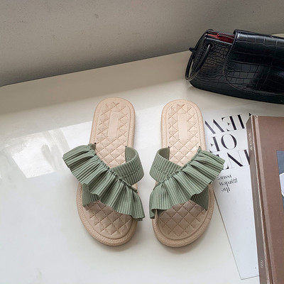 Modernas sieviešu čības ar cirtām trīs krāsās