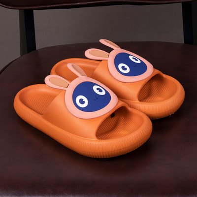 Gumijas čības sievietēm un vīriešiem ar 3D aplikāciju