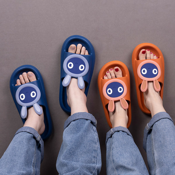 Gumijas čības sievietēm un vīriešiem ar 3D aplikāciju