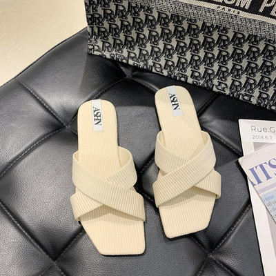 Καλοκαιρινές γυναικείες παντόφλες με σταυρωτά λουράκια σε τρία χρώματα