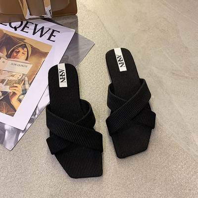 Καλοκαιρινές γυναικείες παντόφλες με σταυρωτά λουράκια σε τρία χρώματα