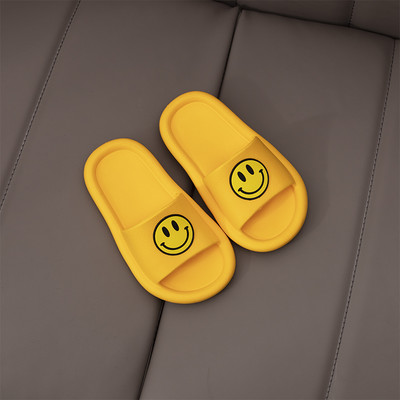 Gumijas ikdienas čības ar krāsainu emocijzīmi