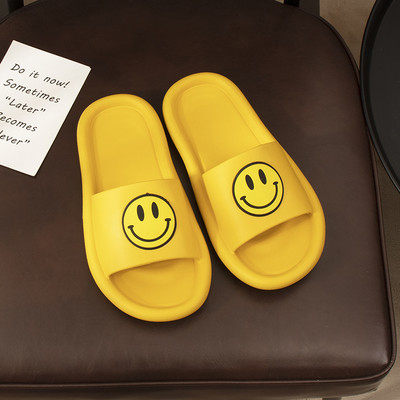 Gumijas ikdienas čības ar krāsainu emocijzīmi