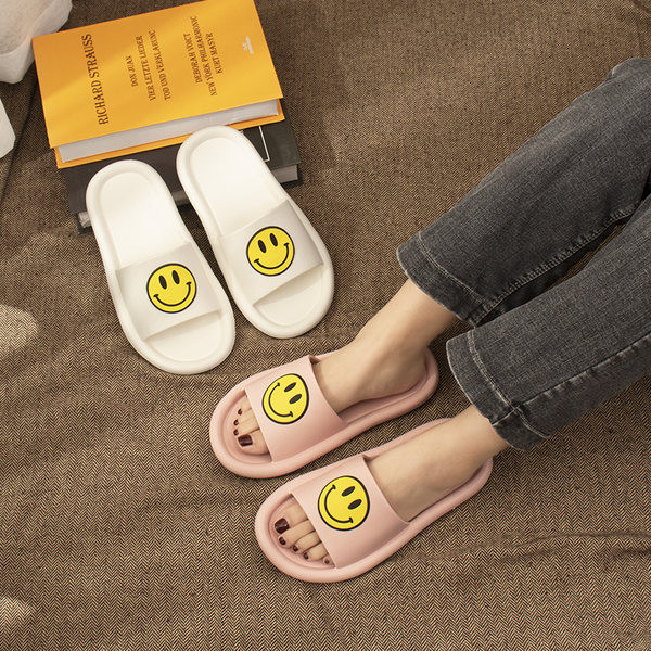 Gumijas ikdienas čības ar krāsainu emocijzīmi