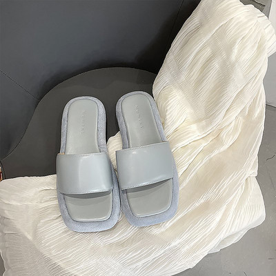 Sieviešu ikdienas čības ar augstu plakanu zoli