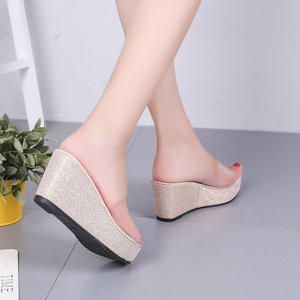 Stilīgas sieviešu čības ar augstu platformu