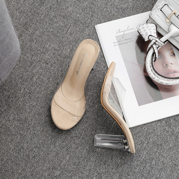 Elegants sieviešu augstpapēžu čības tīrs modelis