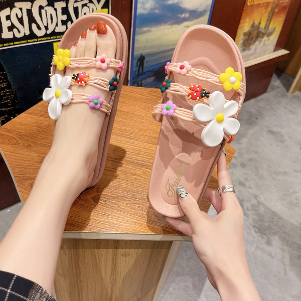 Jauns sieviešu čību modelis ar 3D apdari - piemērots pludmalei