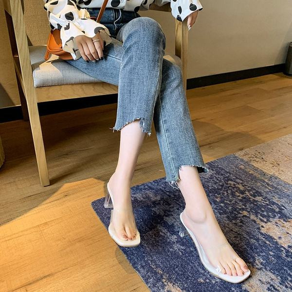 Aktuālais sieviešu augstpapēžu čības tīrs modelis