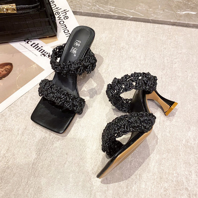 Stilīgas sieviešu čības ar augstpapēžu tīru modeli