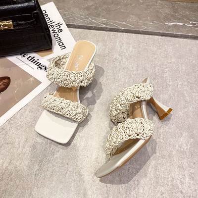 Stilīgas sieviešu čības ar augstpapēžu tīru modeli