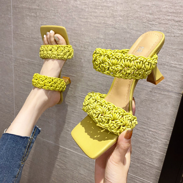 Stilīgas sieviešu čības ar augstpapēžu tīru modeli