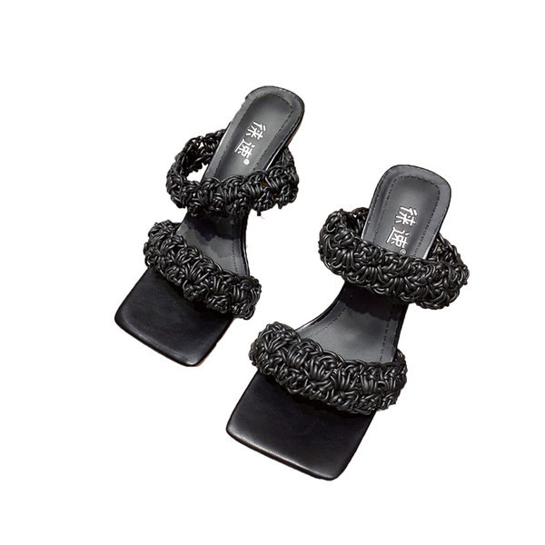 Stilīgas sieviešu čības ar augstpapēžu tīru modeli