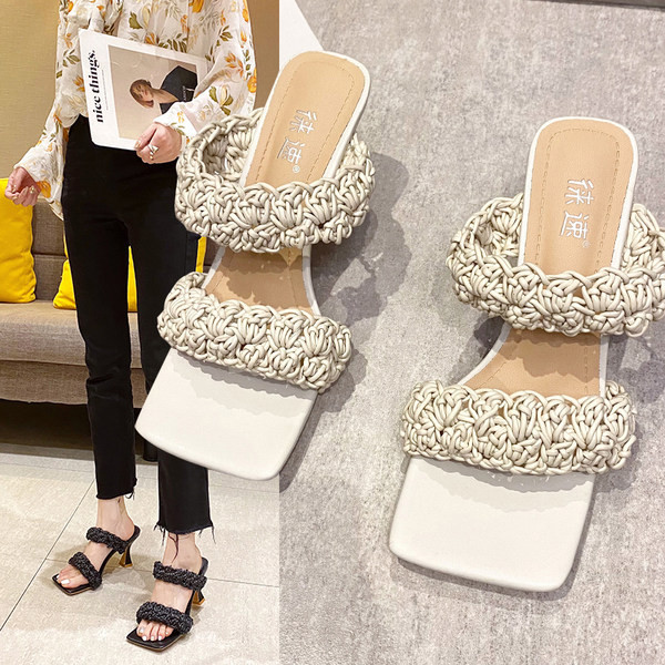 Stilīgas sieviešu čības ar augstpapēžu tīru modeli