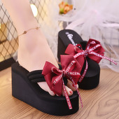 Jauns sieviešu čību modelis ar lenti un platformu 8 cm