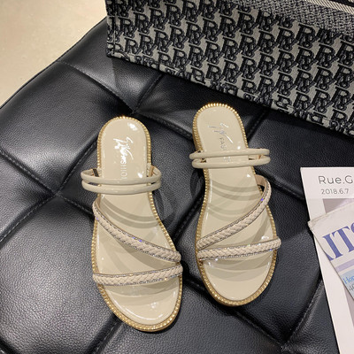 Sieviešu čības ar ādas lencēm un dekoratīviem akmeņiem