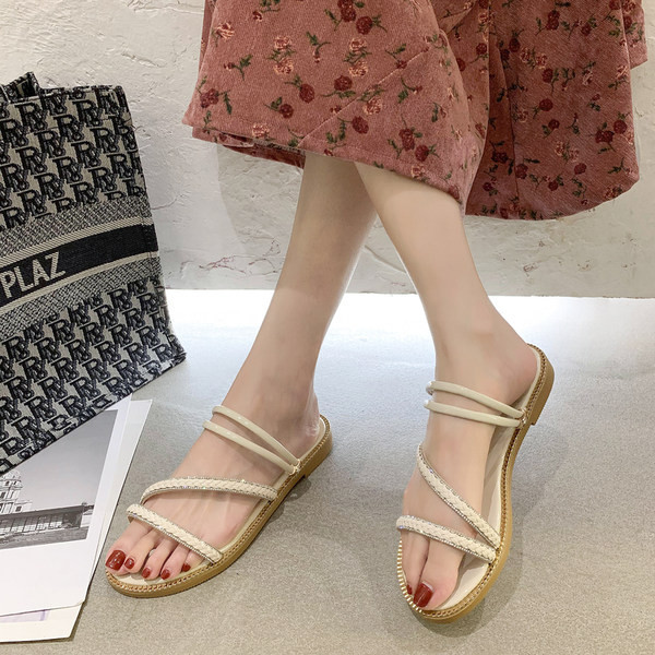 Sieviešu čības ar ādas lencēm un dekoratīviem akmeņiem