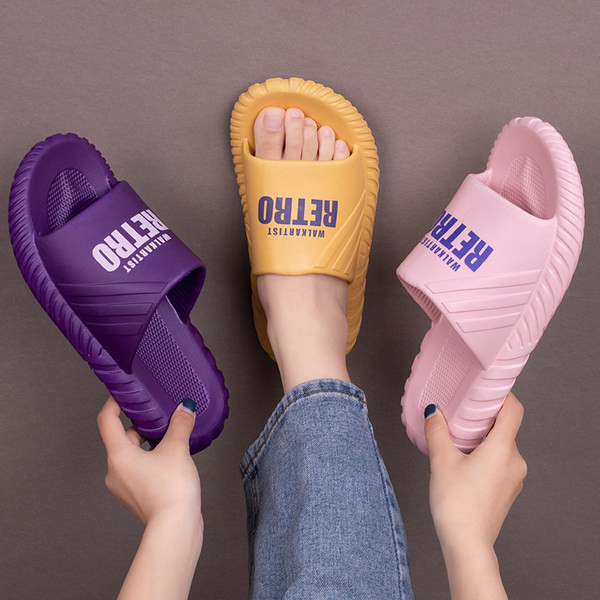 Gumijas čības unisex modelis ar uzrakstiem