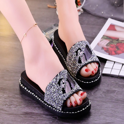 Καθημερινές παντόφλες με πέτρες και επίπεδη σόλα - δύο μοντέλα