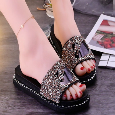 Καθημερινές παντόφλες με πέτρες και επίπεδη σόλα - δύο μοντέλα