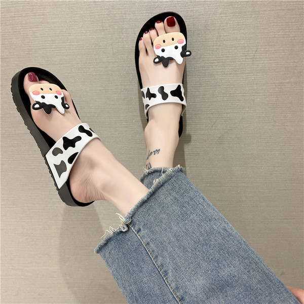 Sieviešu ikdienas čības ar 3D govs aplikāciju