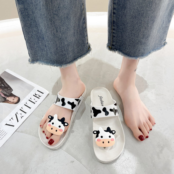 Sieviešu ikdienas čības ar 3D govs aplikāciju