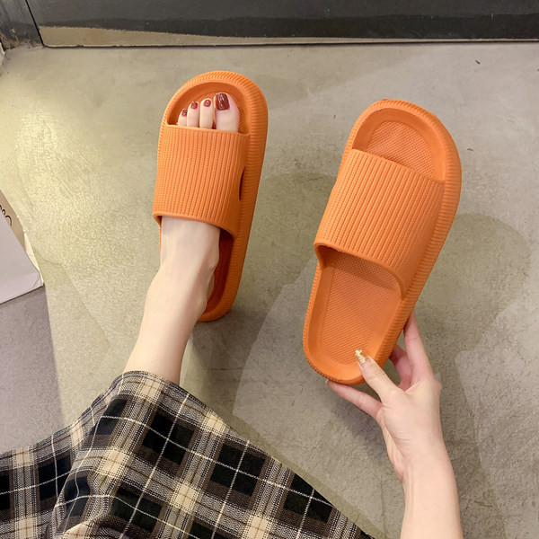 Sieviešu gumijas čības vienkāršs modelis, piemērots ikdienas lietošanai