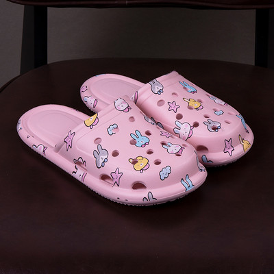 Παντόφλες από καουτσούκ με χρωματιστό κροκόδειλο