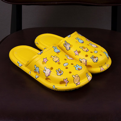 Παντόφλες από καουτσούκ με χρωματιστό κροκόδειλο