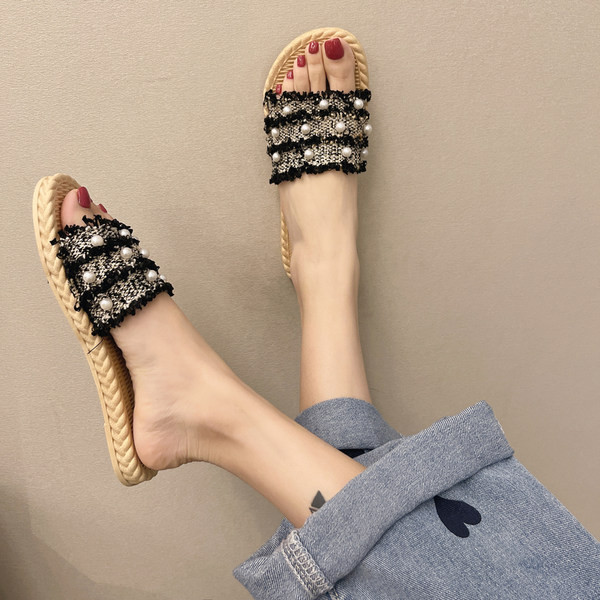 Sieviešu čības ar pērlēm un dekoratīviem akmeņiem